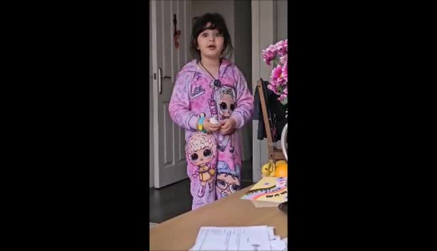 اعتراض «هانا پاک نیت» به پدرش برای کم بودن مناسبت برای روز دختر / ببینید چه قشقرقی را انداخته