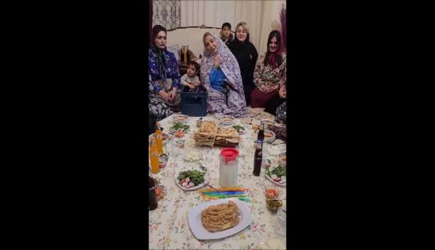 سفره غذای ساده و باصفای مرجانه گلچین برای دوستان دهه شصتی اش / فکر می کنید چی پخته ؟