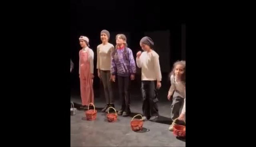 رونمایی آرزو افشار از دختر خوانده اش پارمیدا بازیگر تئاتر « صندوقچه مادر بزرگ »