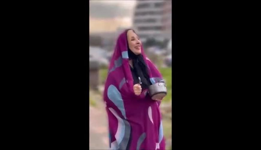 چهارشنبه سوری و قاشق زنی به سبک مرجانه گلچین با چادر دهه شصت / چه کلیپ جذابی