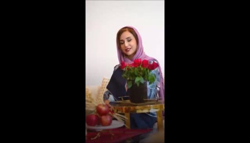 چیدمان سفره هفت سین با کلاس شبنم قلی خانی  با تم قرمز و طلایی در خانه اش