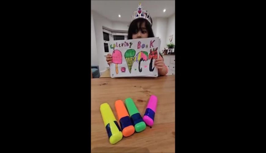 خلاقیت هانا پاک نیت در درست کردن یک دفتر نقاسی با داستان انگلیسی+ ویدیو/ باریکلا به این خانم کوچولو