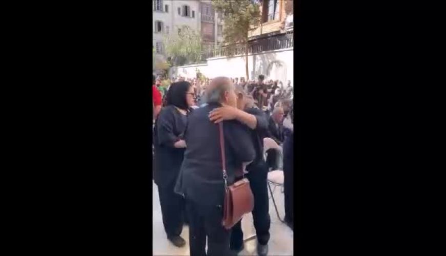 اولین فیلم از غزل بدیعی در مراسم تشییع زنده‌یاد رضا داوود‌نژاد 