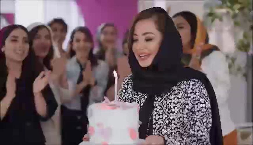 سورپرایز منحصربفرد دوستان نفیسه روشن برای تولد 42 سالگی اش در سالن زیبایی / براش سنگ تموم گذاشتن