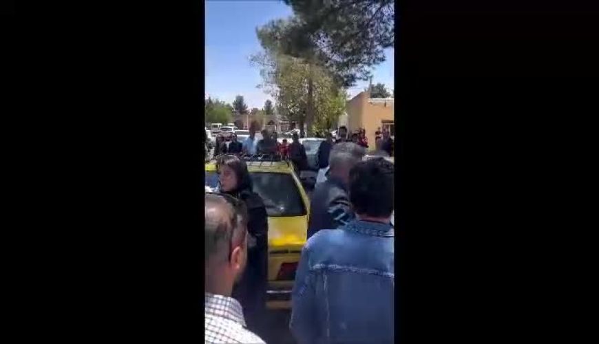 مراسم تشییع پیکر زنده یاد زری خوشکام مادر “لیلا حاتمی” با حضور حامد بهداد و علی مصفا