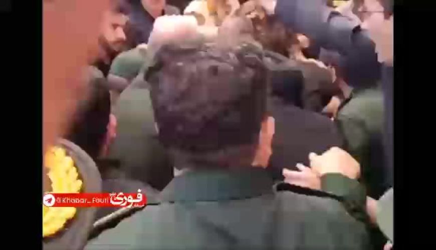 حضور پدر شهید آیت الله سید محمدعلی آل هاشم بر سر مزار فرزندش