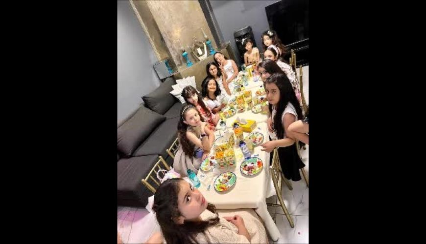 چیدمان امروزی و شیک میز تولد خواهرزاده علی ضیا با تم زیبای شنل قرمزی / چه عکس های قشنگی با دوستاش گرفته