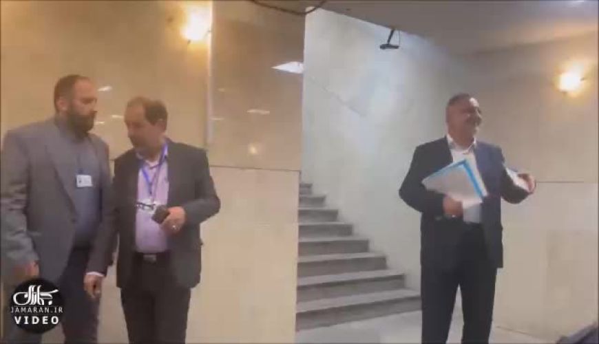 زاكانى براى جلب رضايت عكاسان دو بار از پله‌های وزارت كشور پايين آمد!