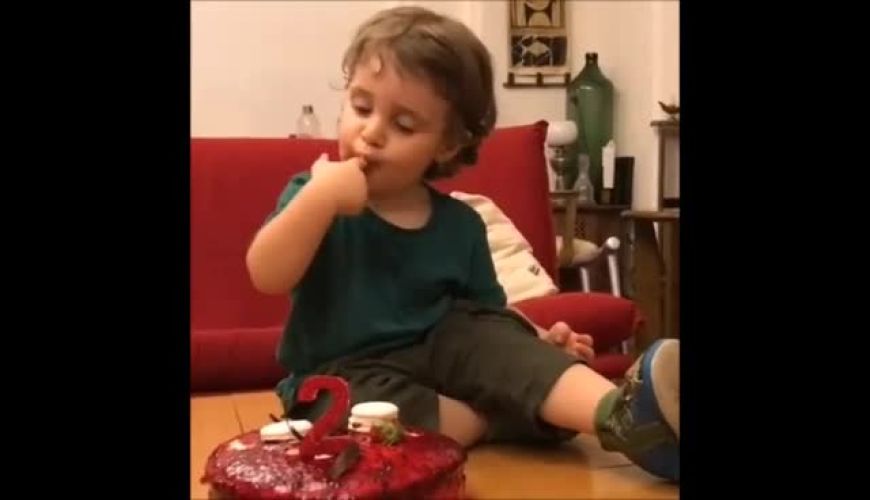 ذوق و شوق بازیگر افسانه سلطان و شبان در جشن تولد نوه اش /  لحظات ناب عشق و احساس در کنار خانواده هنرمند