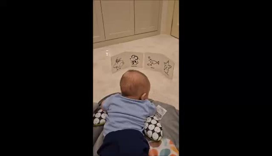 لحظات شیرین از پسر 4 ماهه بهرام رادان و مینا مختاری در حال خوابیدن روی تشک بازی‌اش / آرامش کودکی در کنار خانواده‌ای صمیمی