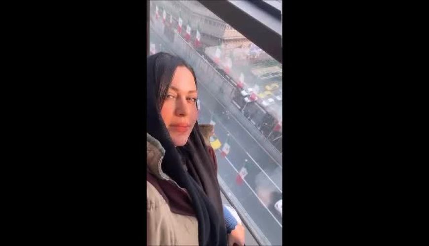 بالکن باصفا و دلباز خونه گیتی قاسمی با ویو ابدی در بالا شهر تهران / طراحی شیک و دلنشین با فضایی آرامبخش