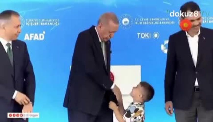 اردوغان به پسر بچه‌ای که دستش را نبوسید، جهت یادآوردی سیلی زد!