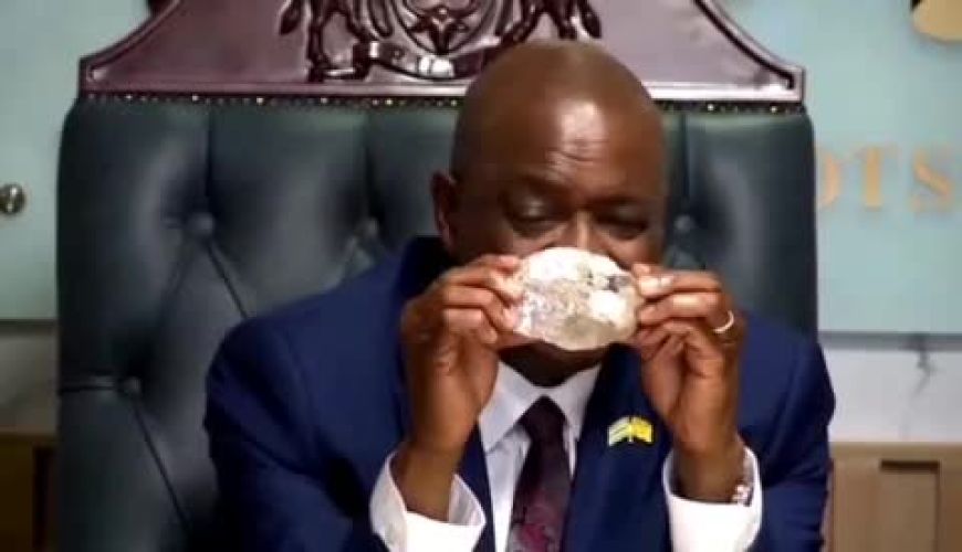 تعجب رئیس جمهور بوتسوانا از کشف دومین الماس بزرگ جهان !