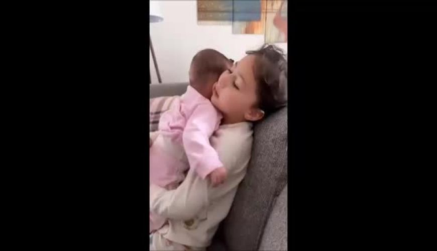 ابراز عشق کودکانه نبات استخری به دختردایی‌اش / لحظات شیرین و صمیمی