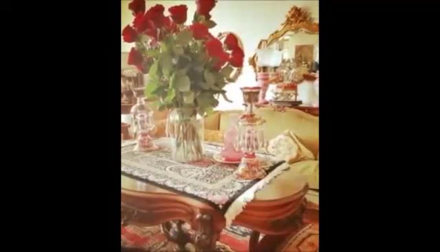 نگاهی به جزئیات بی‌نظیر رومیزی فرش دستبافت در خانه ساره بیات؛ زیبایی در دل تار و پود سنت