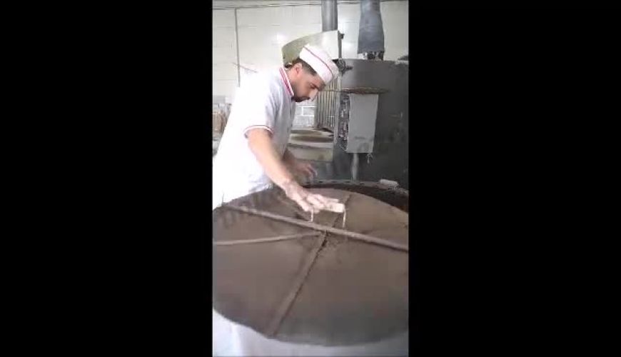 شاطر اصفهانی و نون خشکه‌های بی‌نظیرش؛ داستانی از خلاقیت، عشق به کار و استفاده از آرد بومی در خمینی‌شهر