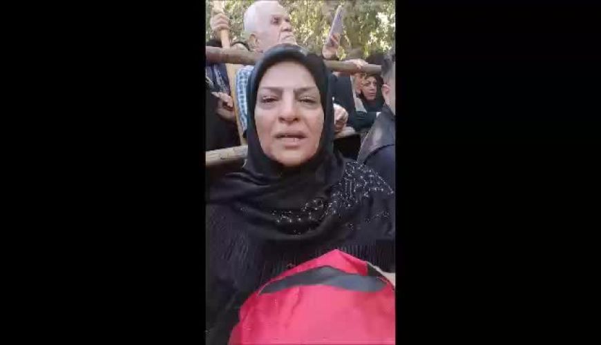 پیوند ابدی بازیگر پیشکسوت با کربلا؛ اهدای پرچم متبرک از سفر کربلا به مزار محمد کاسبی در میان اشک و اندوه یاران