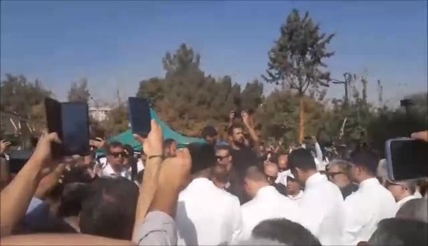 سوگواره‌ای از جنس هنر و ادبیات: همسر ناصر تقوایی، در یک اقدام فرهنگی نادر، مراسم تشییع را به یک محفل شعرخوانی حماسی تبدیل کرد