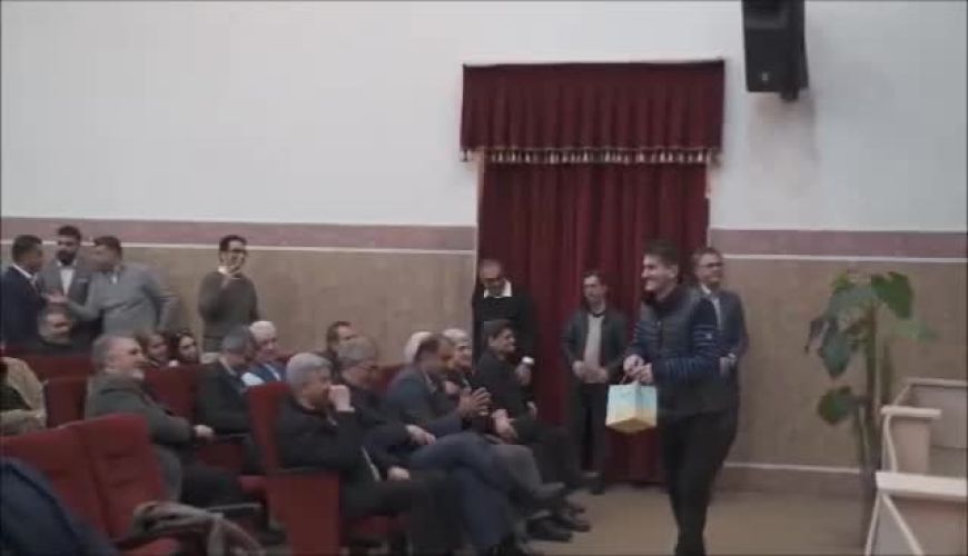 مراسم تجلیل از زنده یاد احمد احمدپور ، بازیگر نقش محمدرضا نعمت زاده در فیلم خانه دوست کجاست