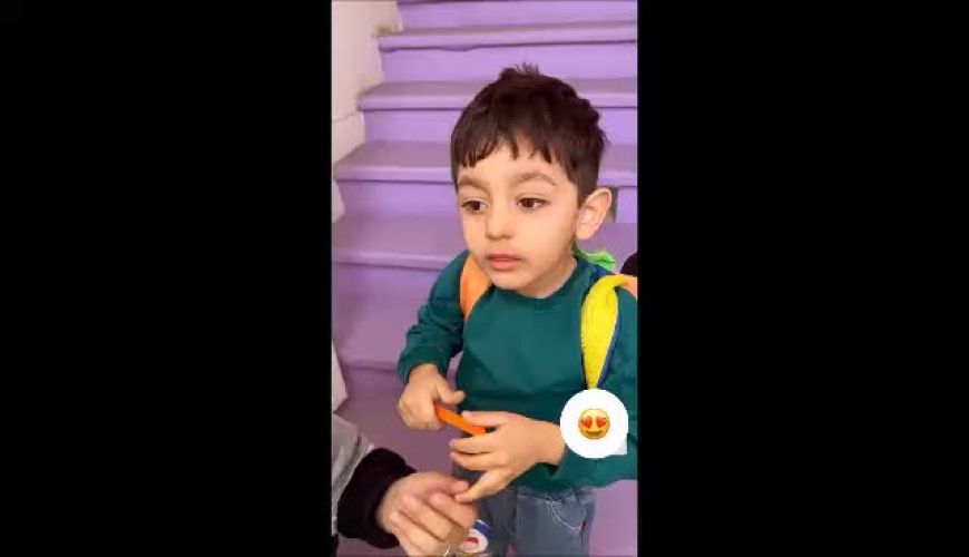 استایل کودکانه و دلبرانه محمدحسین پسر ستاره سادات حسینی وقتی از مهد برگشت