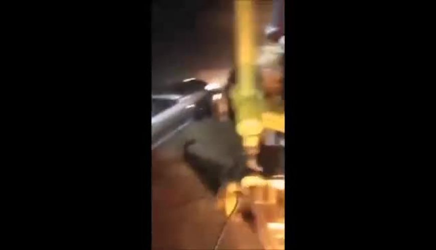 نجات نفس‌گیر سرنشینان خودرو در سیل طبس