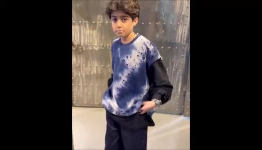 رایان سرلک با ظاهر متفاوت و خاصش در مراسم حافظ در مرکز توجه بود