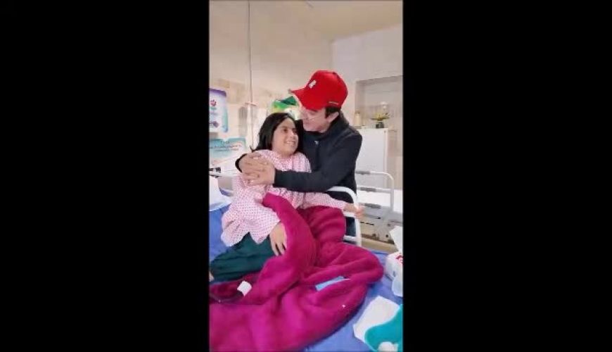 عیادت داریوش فرضیایی از کودکی نابینا