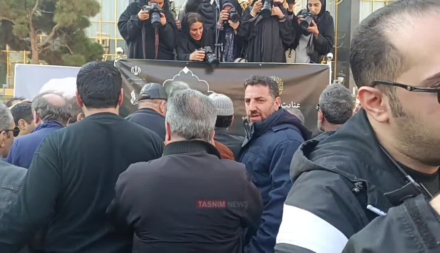 تشییع و بدرقه پیکر مرحوم عنایت بخشی در تالار وحدت 