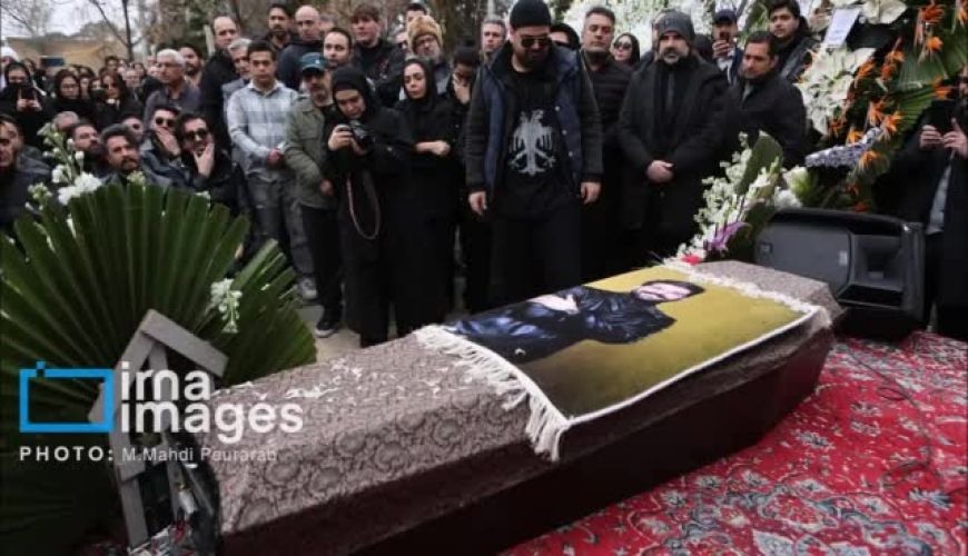 تصاویری از حضور هنرمندان در مراسم خاکسپاری حمید هیراد
