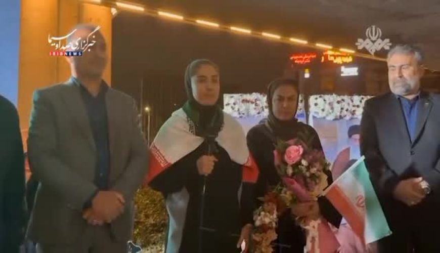 بازیکن تیم فوتبال بانوان: از امروز موظفم در خیابان ‌کنار مردم کشورم باشم‌