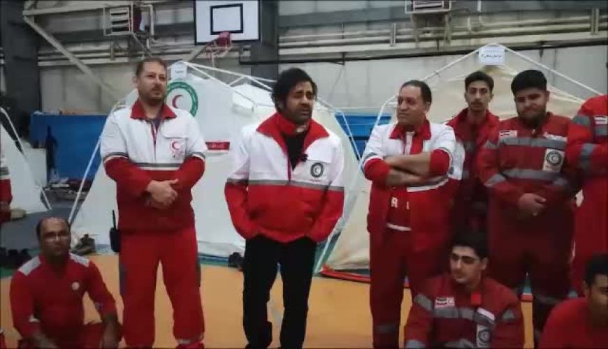 اجرای زنده خواننده دردسرهای عظیم در جمع امدادگران