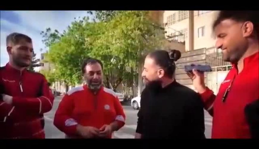 امیر عظیمی خواننده‌ ایرانی در جمع امدادگران هلال احمر