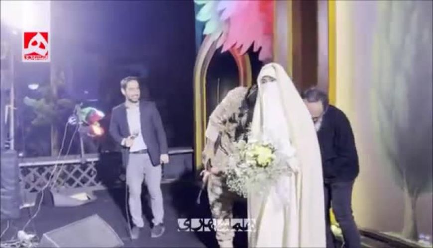 آقای داماد با لباس نظامی کنار عروس در هفت حوض تهران