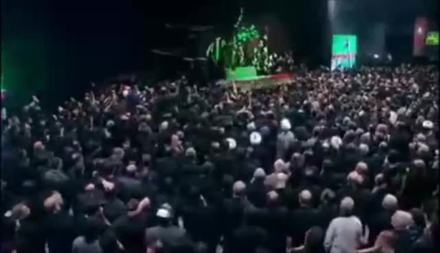  لحظه ورود پیکر رهبر انقلاب به مراسم تشییع 