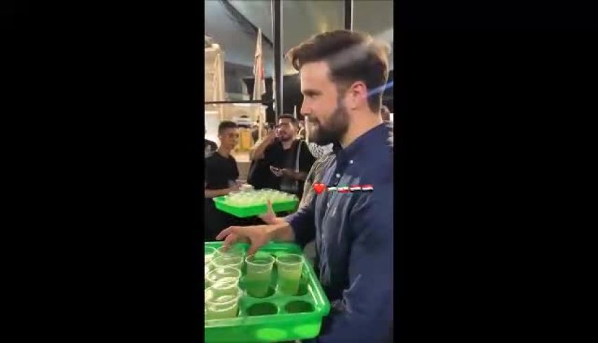  اینفلوئنسر آمریکایی در مصلی تهران شربت نذری توزیع کرد