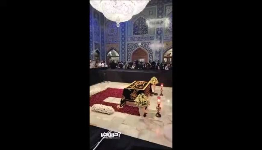 تعویض سنگ مزار رهبر شهید انقلاب در حرم رضوی