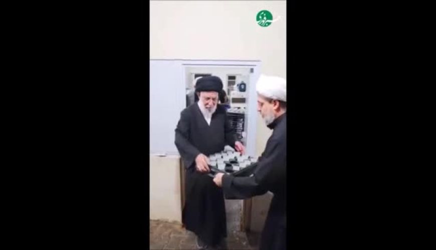 فیلم پربیننده از شباهت ظاهری یک روحانی در عراق به رهبر شهید