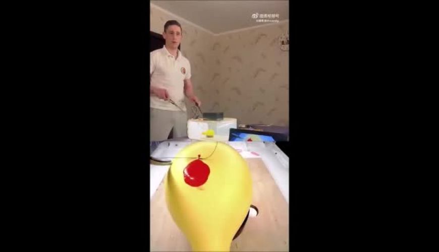 جراح در حال بخیه زدن یه بادکنک بدون اینکه بترکه!